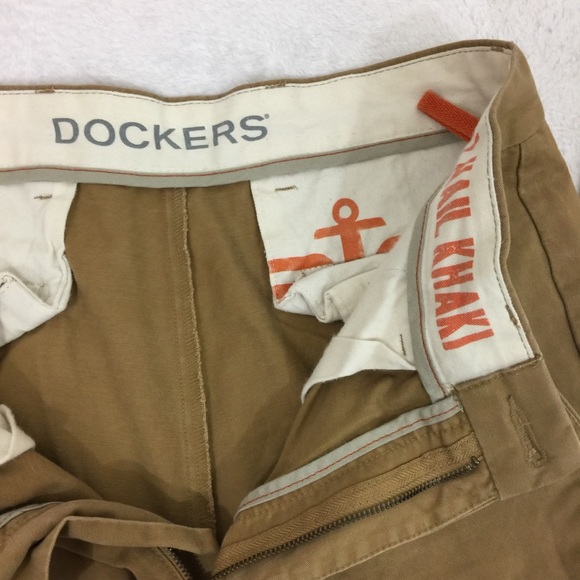 Dockers 32/30 Slim Fit Classic Khaki Tan Pants - Picture 4 of 5